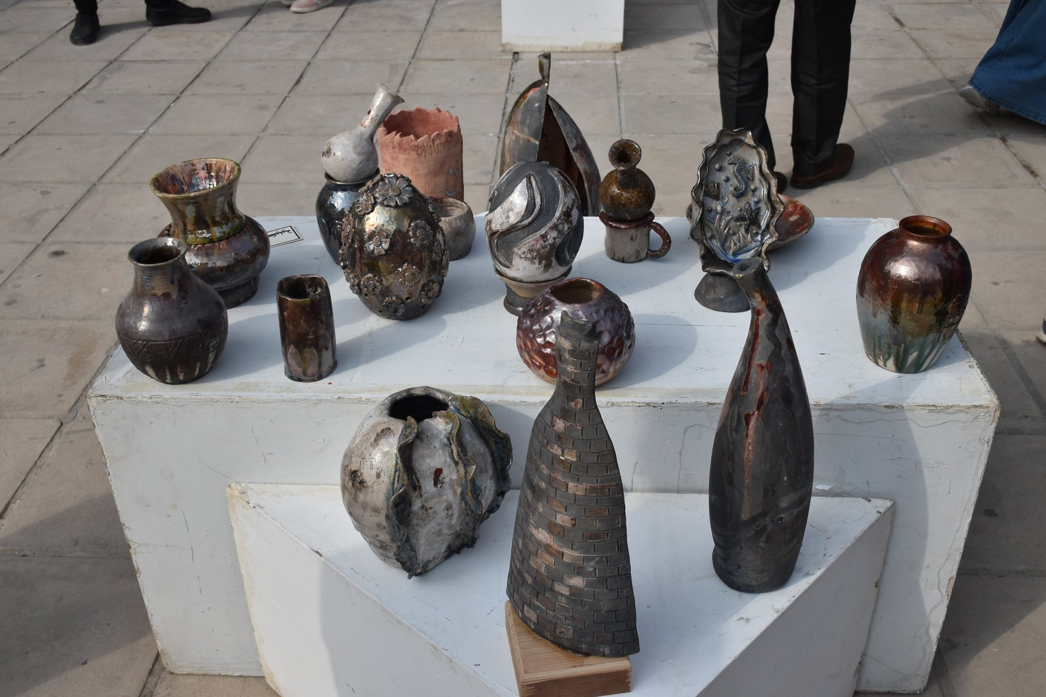 Exhibition of ceramic works and products at the College of Fine Arts