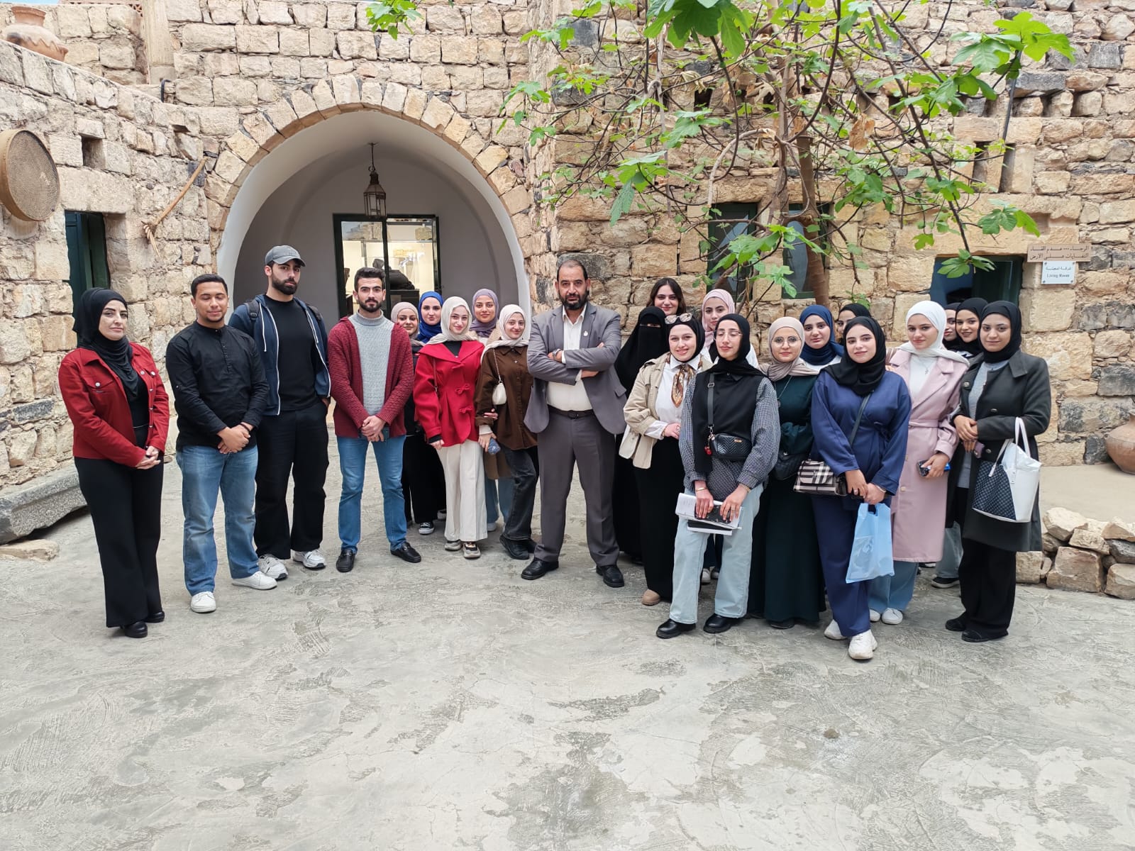 زيارة طلبة مساق  المتحف وادارة الفن الى متحف التراث الاردني