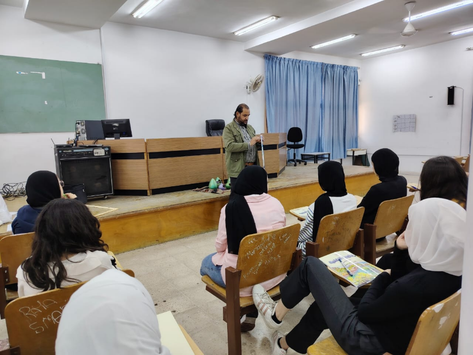 ورشة تدريبية حول إعداد و تجهيز اللوحات الفنية في المدرسة النموذجية 