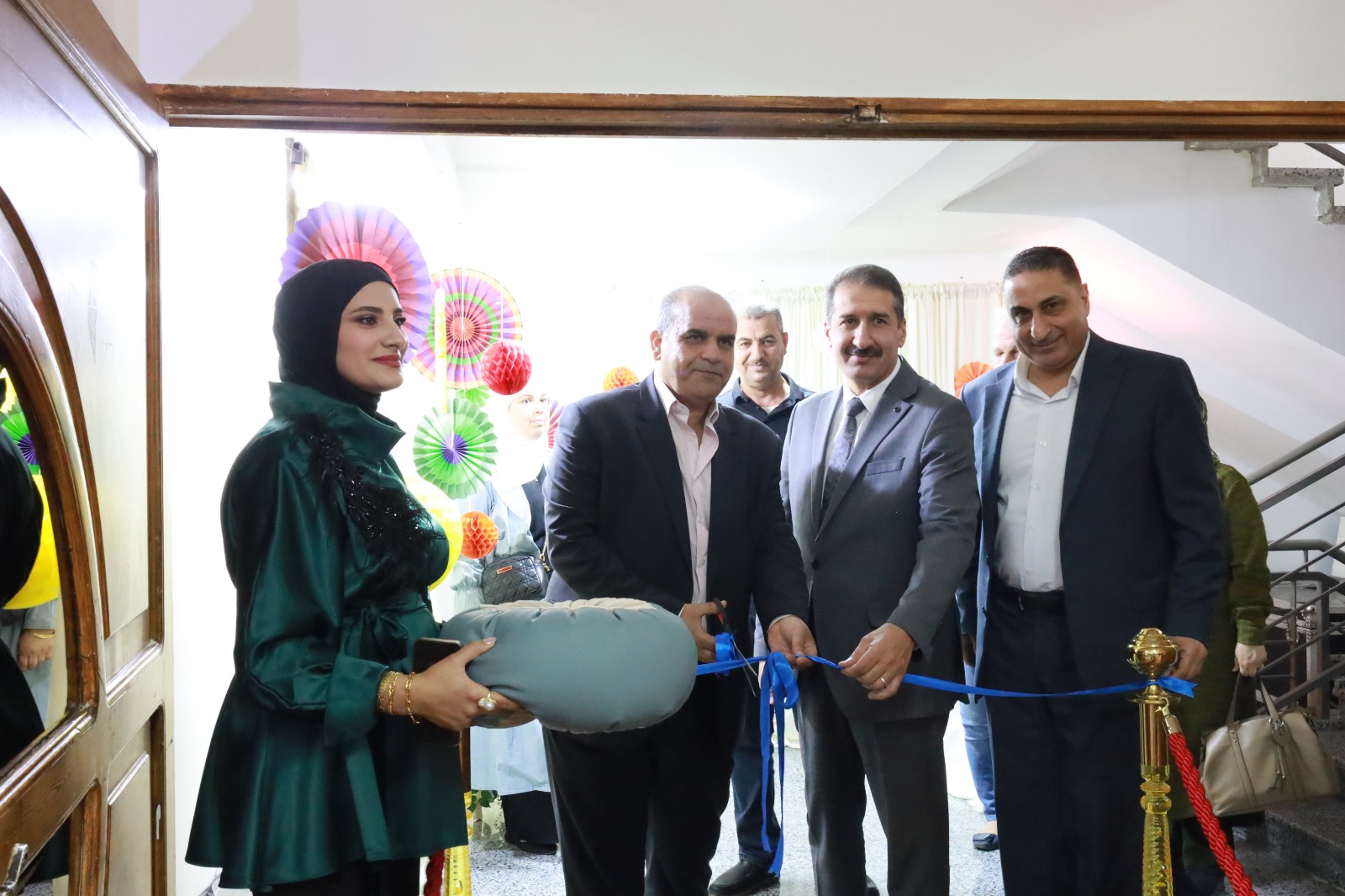 كلية الفنون ترعى افتتاح معرض الفنون التشكيلية في مدرسة إربد النموذجية