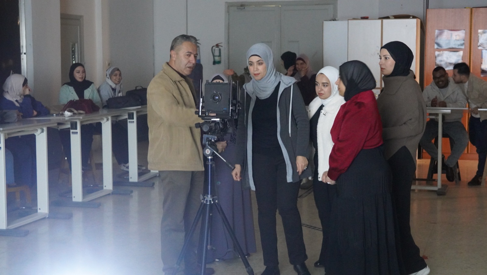 كلية الفنون الجميلة  تعقد ورشة تدريبية متخصصة في التصوير الفوتوغرافي لمعلمي برنامج BTEC    