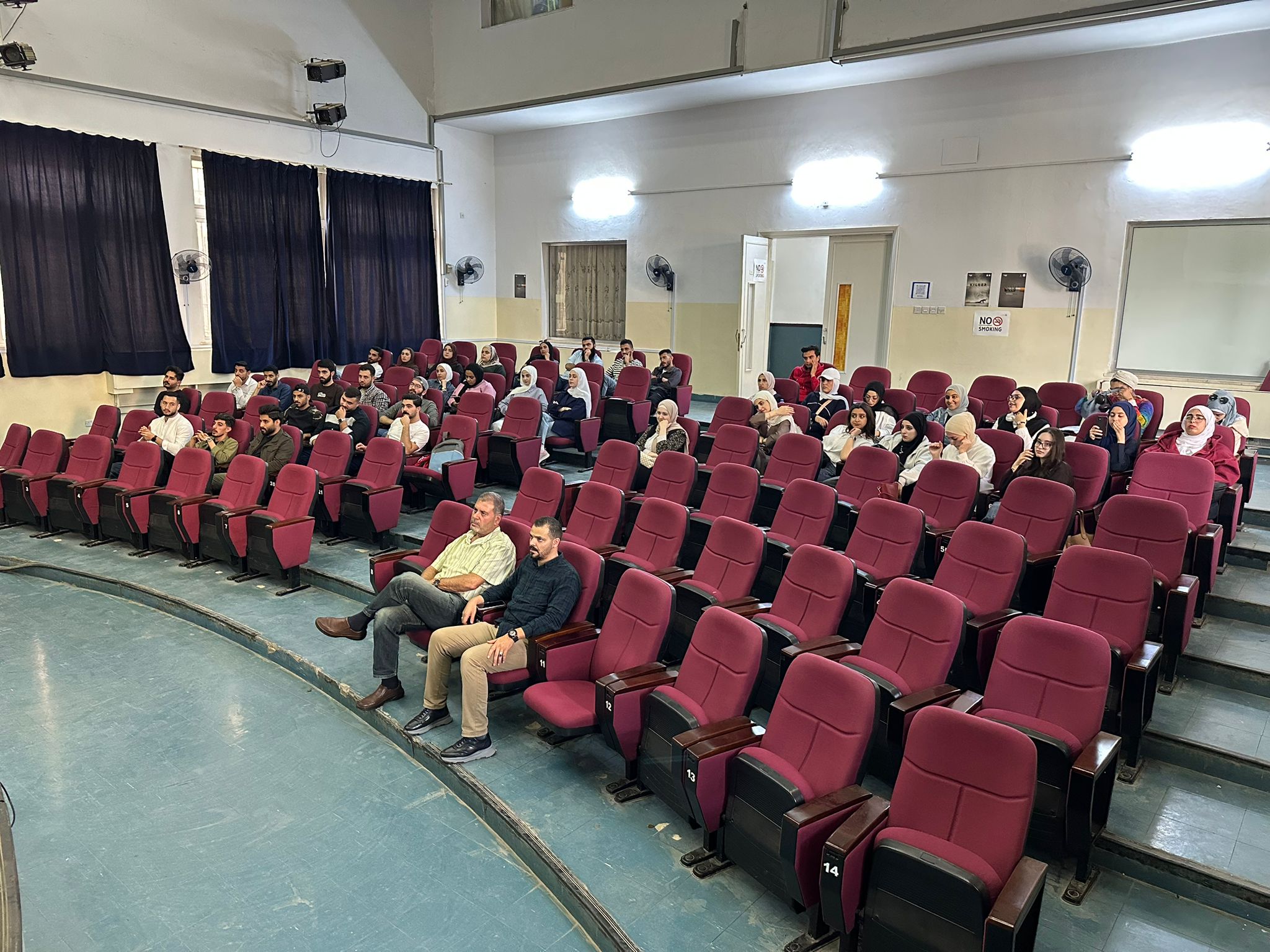 كلية الفنون الجميلة في جامعة اليرموك تعقد محاضرة تعريفية للطلبة حول طبيعة الامتحان وآلية التقييم