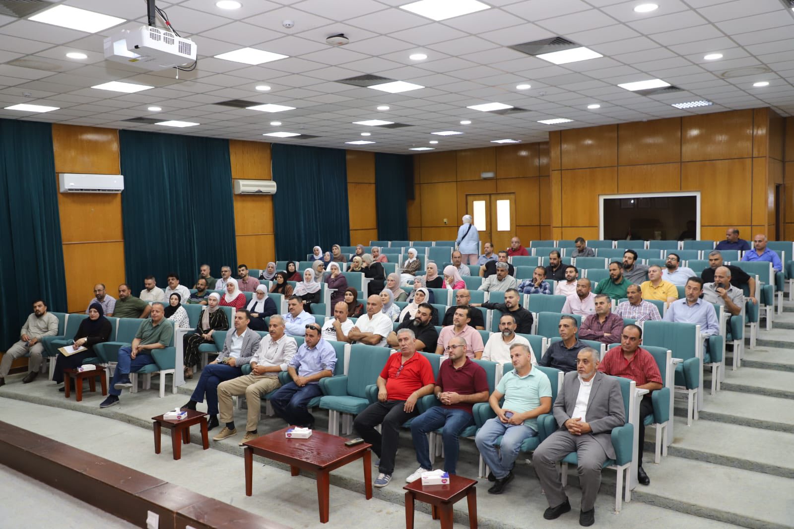 An introductory meeting on self-assessment for administrators
